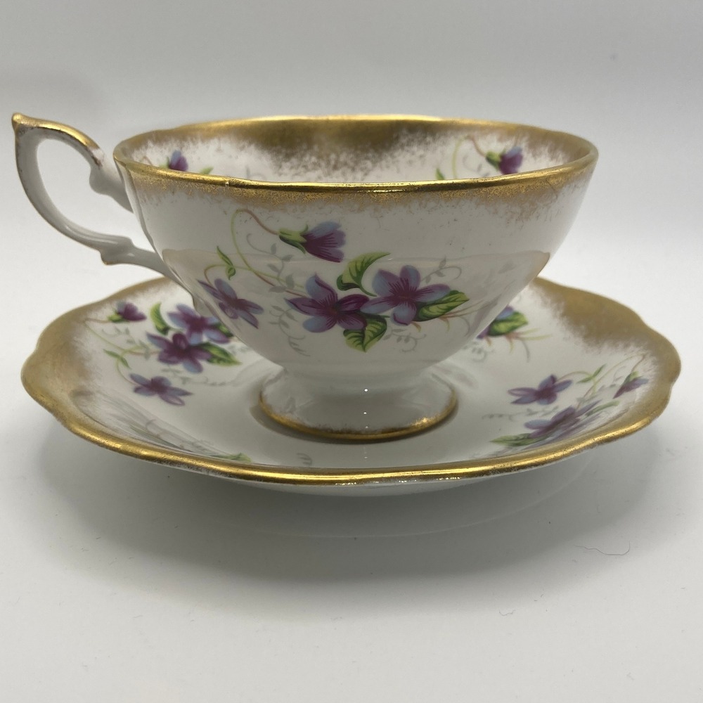 VTG 2401 RARE Royal Standard Purple Violets Gold Brushed‎ Teacup Saucer MCM-RARE
